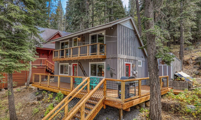 Truckee Cabin | 2 bedroom, 1 bath, sleeps 4. West End of Donner Lake: DLR#031