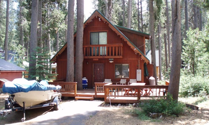 Donner Lake Woods Cabin | 2 bedroom, 2 bath, sleeps 6 adults. West End of Donner Lake DLR#021