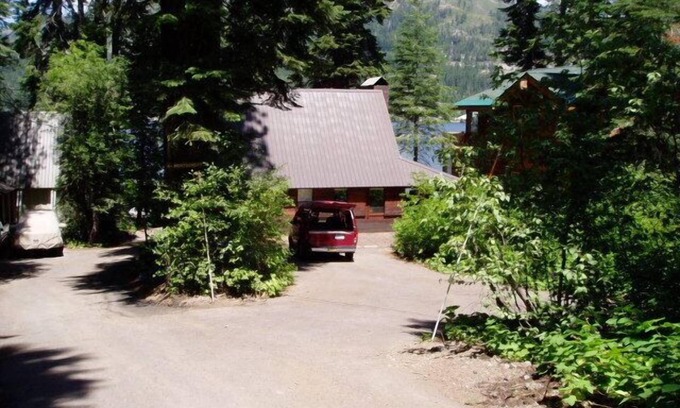 Truckee House | 2 bedroom, 2 bath, sleeps 6. Donner Lakefront with private dock DLR#033