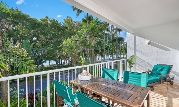 Clifton Beach Apartment | 2 Bedroom 2 Bathroom Beachfront Apartment in Clifton Beach