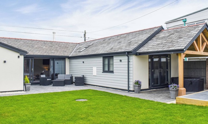 Overton-on-dee Cottage | 2 bedroom accommodation in Eyton Wrexham