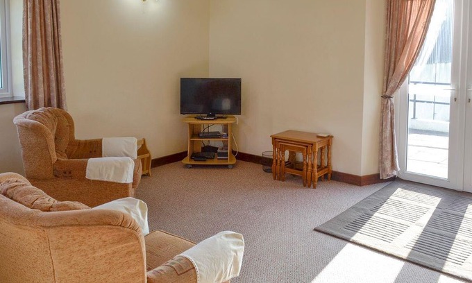 Shipton Gorge Cabin | 2 bedroom accommodation in Shipton Gorge