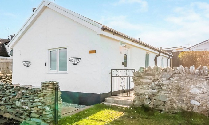 Caergeiliog Cottage | 2 bedroom accommodation in Four Mile Bridge, near Trearddur Bay