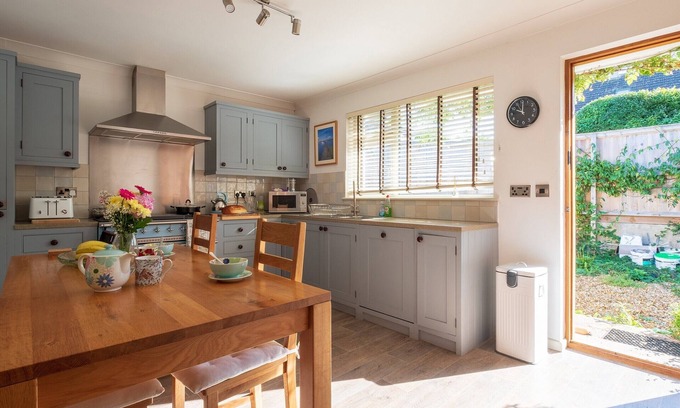 Totland Bay Cottage | 2 bedroom accommodation in Totland Bay