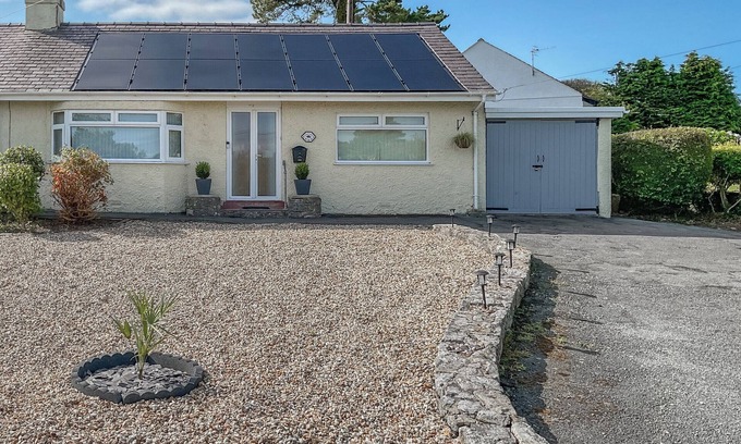 Benllech Cottage | 2 bedroom accommodation in Benllech, near Llangefni