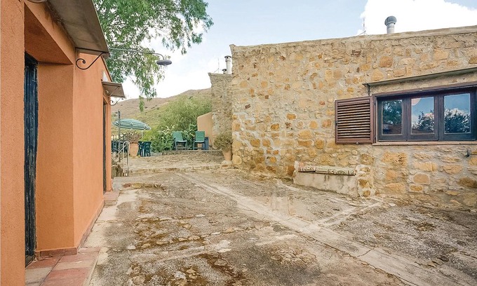 Caccamo House | 2 bedroom accommodation in Caccamo (PA)