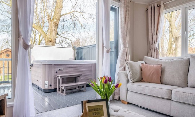 Arnold Ski Chalet | 2 bedroom accommodation in Skirlaugh, Nr Hull