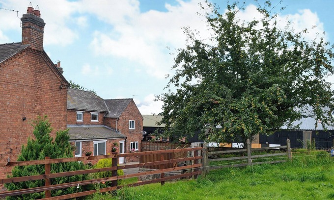 Malpas Cottage | 2 bedroom accommodation in Willington, near Whitchurch