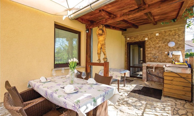 Mucici House | 2 bedroom accommodation in Jurdani