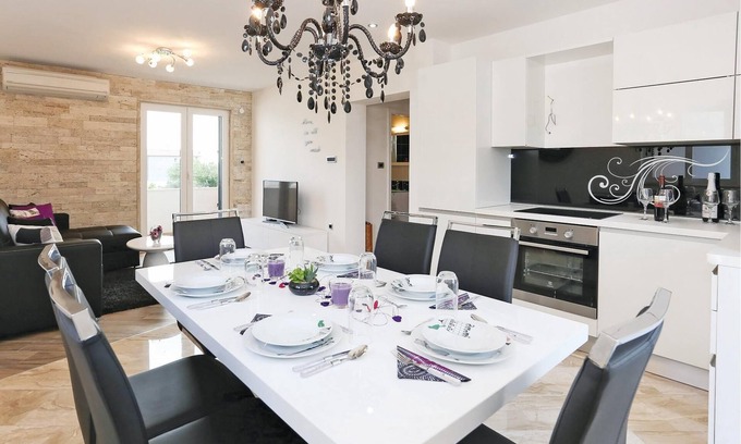 Kastela Apartment | 2 bedroom accommodation in Solin