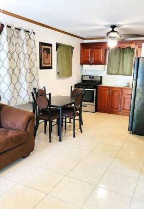 Antoneys Cay Apartment | 2 bedroom apartmen in the heart of west end!