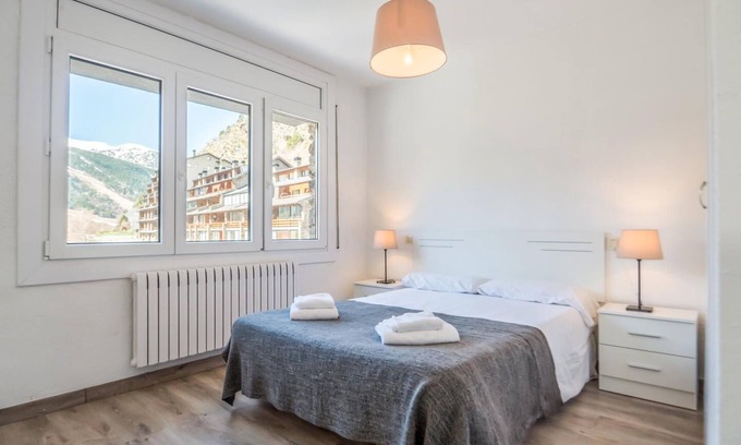 Incles Apartment | 2 Bedroom Apartment for 5 people, Incles. C. PEP1