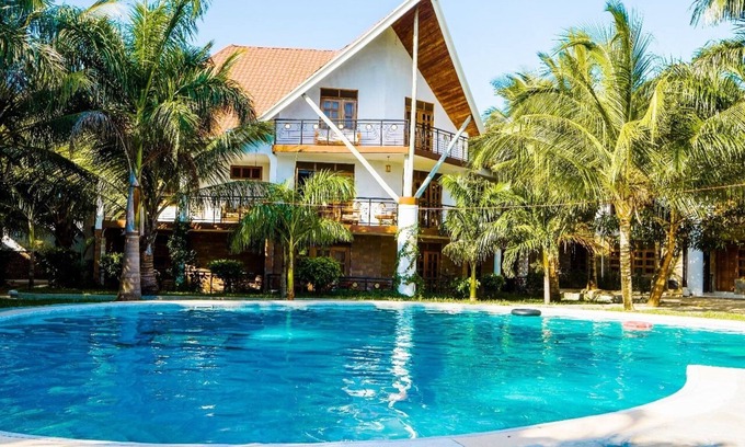 Diani Beach Resort | 2-bedroom apartment in Diani, 2 minutes drive/5 minutes walk to the beach.