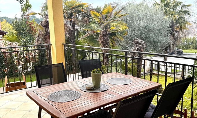 Porec Apartment | 2-bedroom apartment in Poreč with WiFi,AC, 4 minutes to the sea, 8 to citycenter