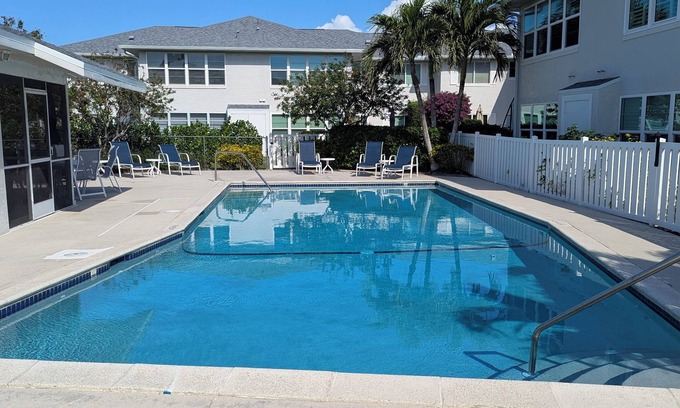 Park Shore Condo | 2-bedroom condo in beautiful Park Shore Neighborhood in Naples