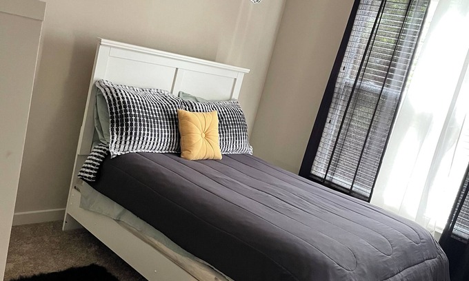 Charlotte Apartment | 2-bedroom cozy family friendly studio apartment in trendy Charlotte with WiFi,AC