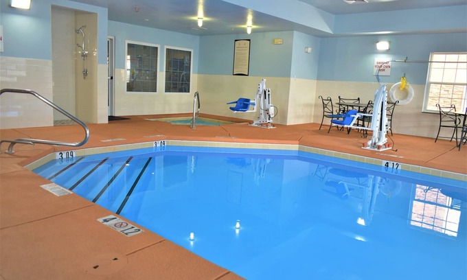 Northeast Heights Condo | 2 Bedroom | Equipped Suite | Pool + Hot Tub Access