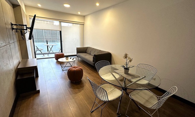 Sector 1 Apartment | 2 bedroom Executive Apartment Business Area San Isidro Near Lima Golf Club