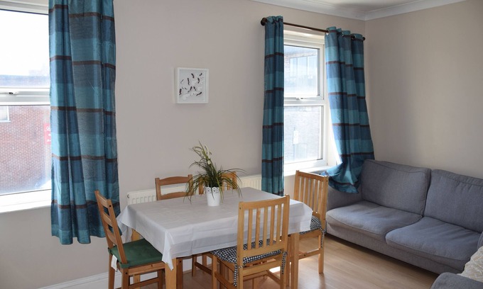 Higham Hill Apartment | 2 Bedroom Flat, 10 minutes Station, 20 miutes to City Centre