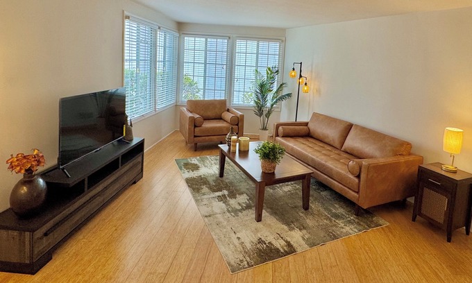 Westwood House | 2-bedroom furnished in west Los Angeles with all utilities , cable and WiFi.