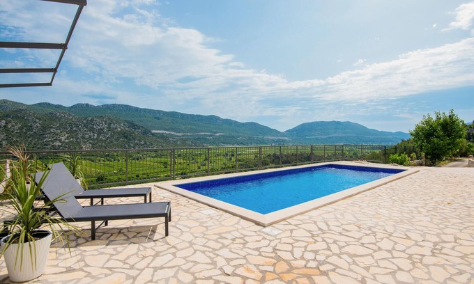 Vrgorac House | 2 bedroom gorgeous home in Umcani