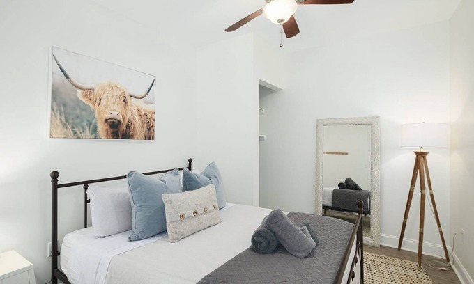 Roxborough-Manayunk Apartment | 2 bedroom ground level apt - walk to Main St.