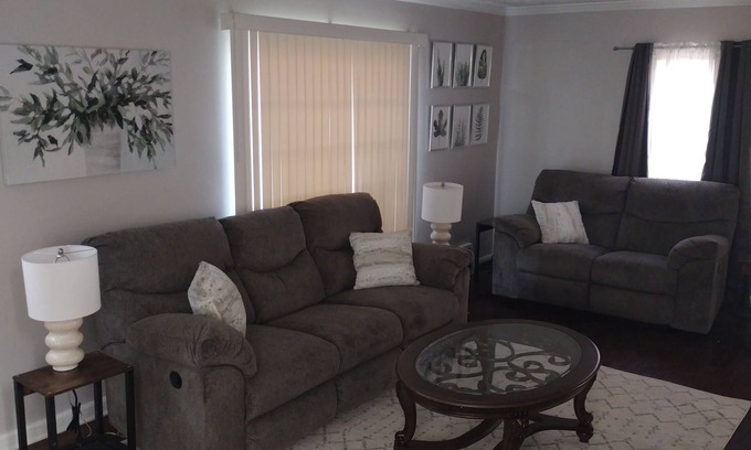 Cleveland Heights House | 2-bedroom house close to the Cleveland Clinic Main Campus w/fireplace and a den