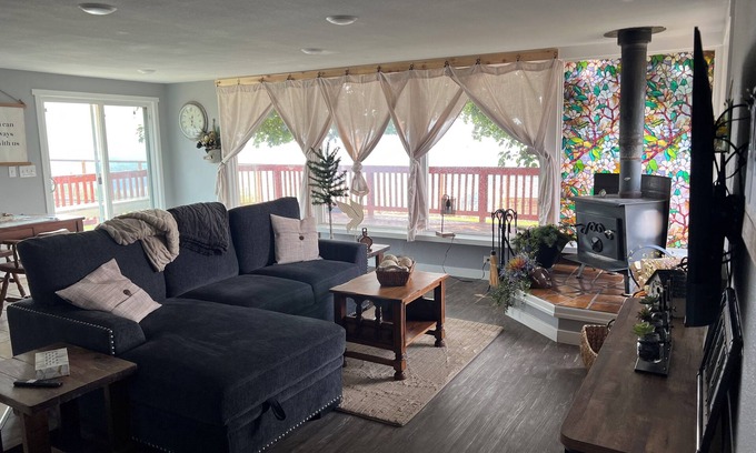 Yakima House | 2-bedroom house in desirable west valley area with great views. Enjoy your stay!