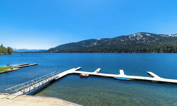 Truckee Condo | 2-bedroom lakefront condo overlooking Donner Lake and beach.