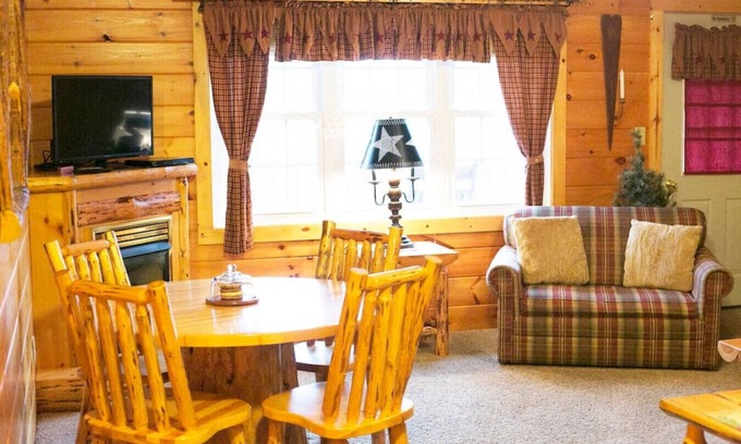 Millersburg Apartment | 2 Bedroom Lodge Suite with Kitchen, Fireplace, and Jacuzzi Tub