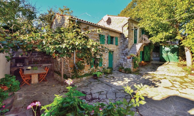 Fijeroga House | 2 bedroom nice home in Smarje