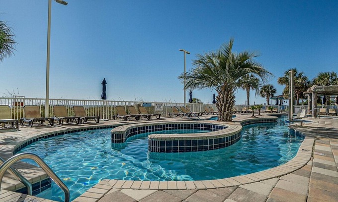 Cherry Grove Beach Resort | 2 Bedroom Oceanfront at Club Wyndham Towers on the Grove