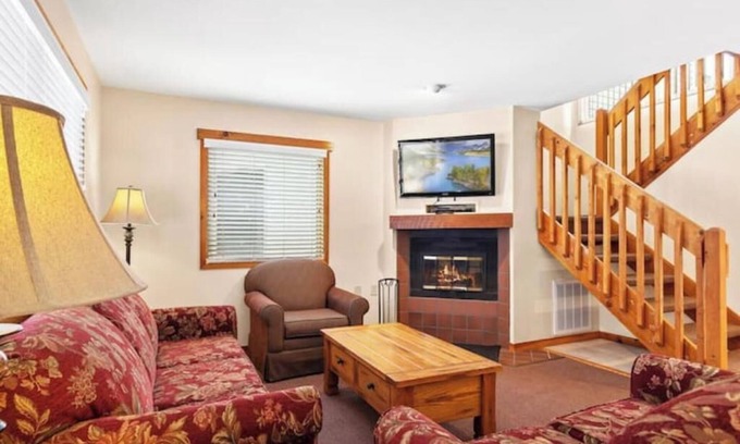 Shawnee On Delaware Apartment | 2 bedroom villa Poconos Mtns.