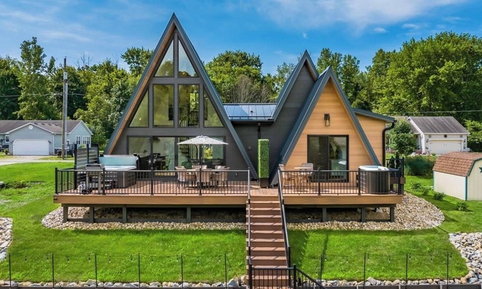 Fairfield Beach Apartment | 2-Bedroom Waterfront A-Frame on Buckeye Lake