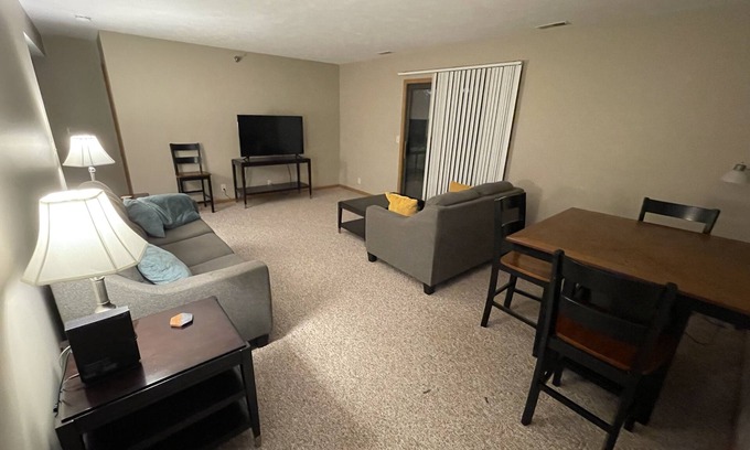 Malcolm Apartment | 2 Bedroom whole apartment close to Lincoln unit 7.nClose to Branched Oak Lake.