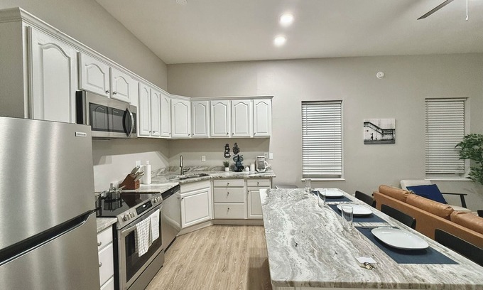 Downtown Cincinnati Apartment | 2 Bedroom with Parking! Steps from Washington Park in Over-The-Rhine!