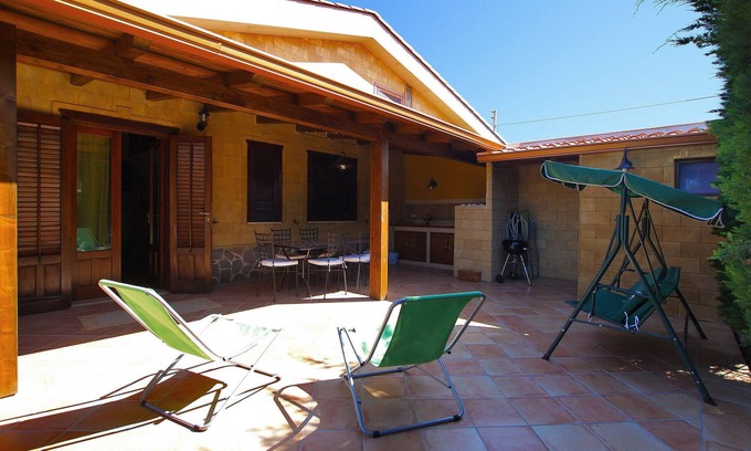 Solfarelli House | 2 bedrooms, 2 Bathrooms Villa, near the Sea, Garden, AC, 10 minutes from Cefalu