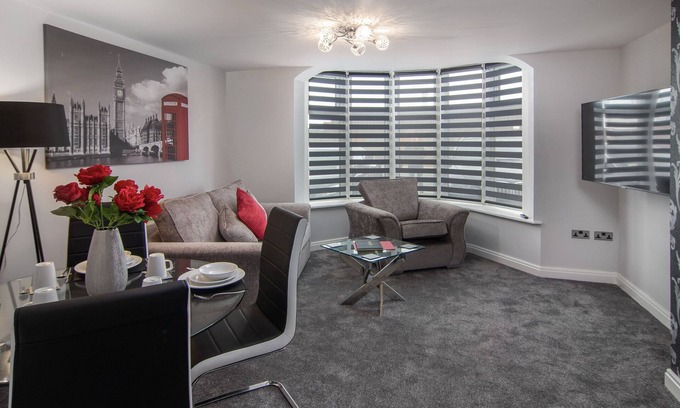 South Shore Apartment | 2 Bedrooms Sleeps 7 Near Top Blackpool Attractions