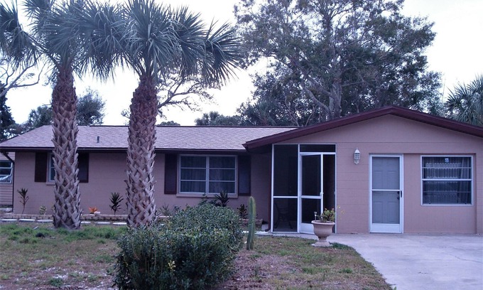 Venice House | 2 Beds 2 Baths Home With Swim Pool 2 Miles To Gulf Beaches
