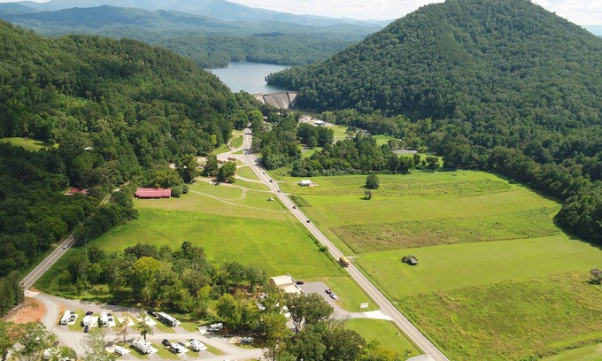 Benton Apartment | 2 BR,1BA Spacious Mountain View Suite near Cherokee National Forest, Ocoee River