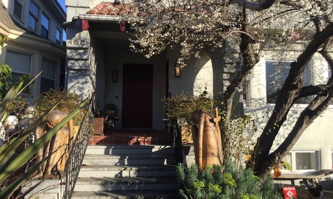 Cleveland Heights House | 2 Br/1Bath Bright-Spacious Flat 2 blks from Lake Merritt, 10 m walk to Bart