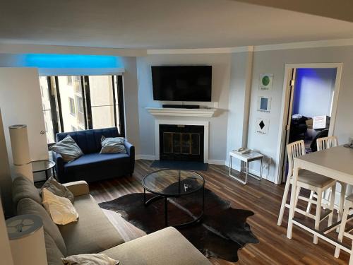 Snowshoe Apartment | 2 BR, 2 Bath Condo on the slopes with night skiing!