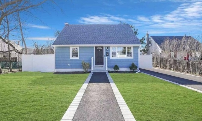 Bay Shore House | 2 br apartment near Main St Bay Shore with outdoor fire pit