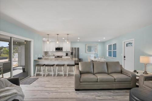 Grove City Apartment | 2 BR,Heated POOL, 1 Mile direct gulf access, GREAT Location, Dockage
