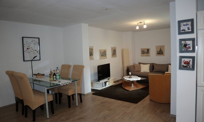 Kleinzschachwitz Condo | 2 comfortable apartments in the countryside, terrace, sep. Entrance Kleinzschachwitz L.Ehrlich