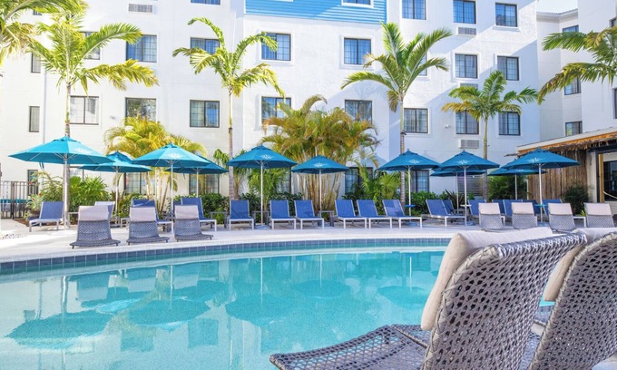 Park Shore Hotel | 2 Comfortable Pet-Friendly Family Suite with Pool