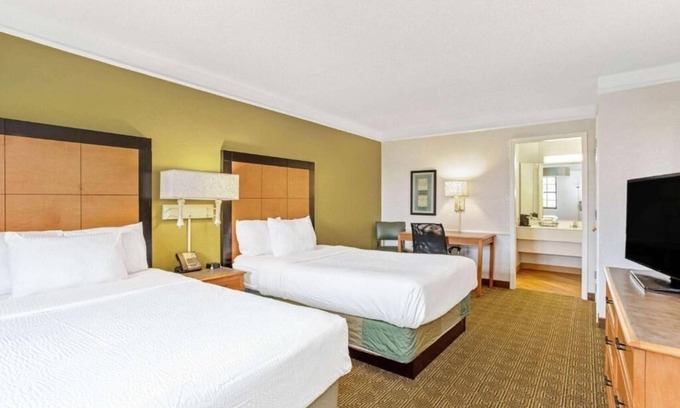 Orlando Hotel | 2 Comfortable Rooms Near Disney & Universal – Ideal Base for Orlando Fun!
