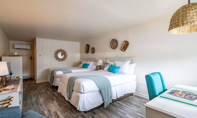 Rehoboth Beach House | 2 Double Queen Rooms | Ocean Glass Inn | Free Parking and Breakfast