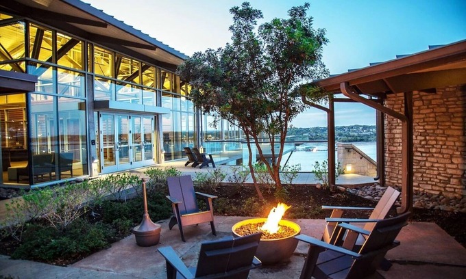Lakeway Hotel | 2 Double Queen Units with Lakeview, Outdoor Pool, Free Parking!