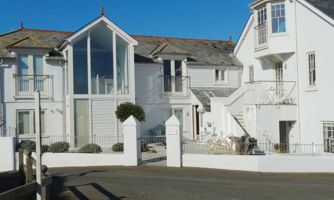Chillington House | 2 Ella Mews